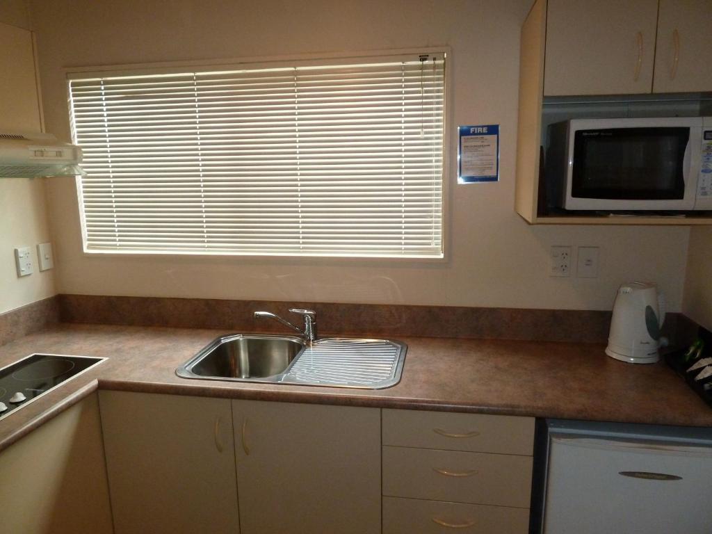 Tudor Lodge Motel Nelson Room photo